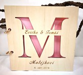 Svatební kniha hostů - čtverec - dřevěná s monogramem